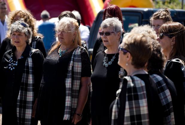 Heyl St Piran Singers entertain the crowds Heyl St Piran Singers entertain the crowds
